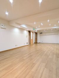 ２面鏡張り！約５０㎡のスタジオです。 - ザ・スペース大久保南口 レンタルスタジオの室内の写真