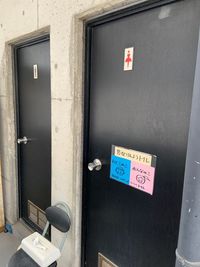外の廊下添いにトイレがあります - 天志道場 レンタルスペースの室内の写真