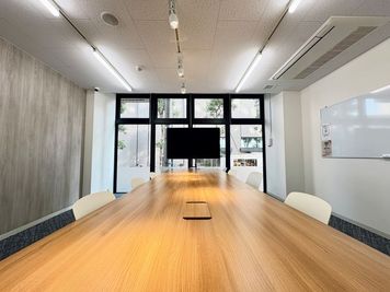 STAYUP日本橋箱崎 【日本橋箱崎】8名会議室★wifi、大型モニター、ホワイトボードの室内の写真