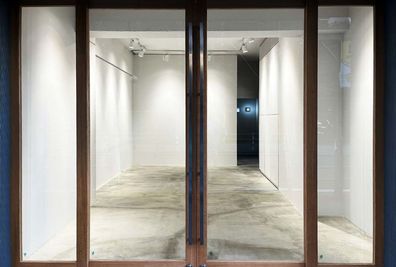 開放的な入口 - PARALLEL CROSS GALLERY レンタルギャラリーの外観の写真