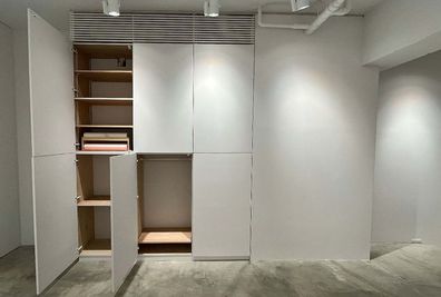 ギャラリー棚収納 - PARALLEL CROSS GALLERY レンタルギャラリーの室内の写真