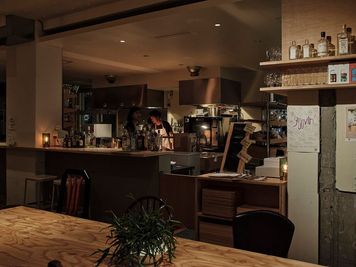 HOME/WORK VILLAGE GOOD TEMPO -MUSIC, BAR & PLANTS-の室内の写真