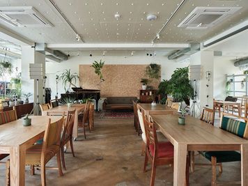 HOME/WORK VILLAGE GOOD TEMPO -MUSIC, BAR & PLANTS-の室内の写真