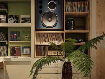 HOME/WORK VILLAGE GOOD TEMPO -MUSIC, BAR & PLANTS-の室内の写真