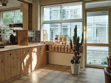 HOME/WORK VILLAGE GOOD TEMPO -MUSIC, BAR & PLANTS-の室内の写真