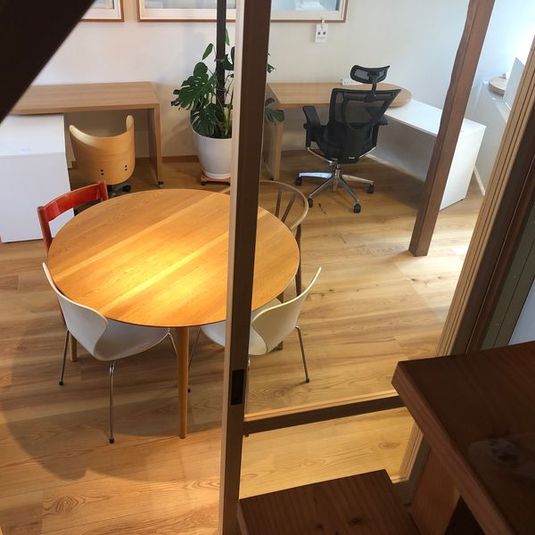 スペース全体 - シェアオフィス「926ビル」駒ヶ根・すずらん通り コワーキングスペース・自習室の室内の写真