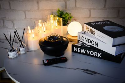 プラネタリウム、LEDキャンドル６つ、フェイクブック、デュフューザー - ステラ元町💓24h⌚防犯カメラ無し🌟未成年🆗 元町駅徒歩1分🚶‍♂️デート💕防犯カメラなし🎥未成年利用可の室内の写真