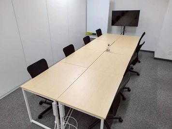 モニター・ホワイトボード設備有 - シェア＆レンタルオフィスMICAN 貸会議室【会議室D（7F）】｜シェア＆レンタルオフィス（大井町）の室内の写真
