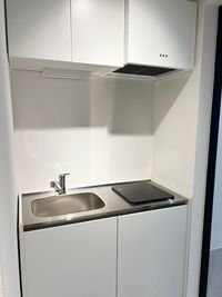 キッチンで、水道・IHコンロが使用可能です。 - M.studioの室内の写真