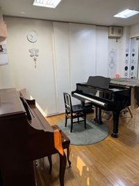 プリムローズ音楽教室 ピアノレッスン（スペースA）の室内の写真