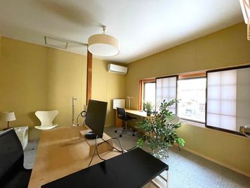 リモート会議・オンライン受講・2〜3人のミーティングに｜落ち着ける個室【JR駒ヶ根駅6分・駒ヶ根バスターミナル3分】 - シェアオフィス「926ビル」駒ヶ根・すずらん通り