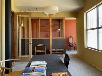 打合せや勉強会などに｜シェアオフィス内のおしゃれな個室【JR駒ヶ根駅6分・駒ヶ根バスターミナル3分】 - シェアオフィス「926ビル」駒ヶ根・すずらん通り