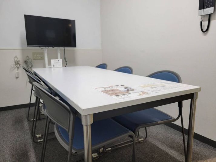 C会議室は最大6名収容可能！（会議室は7階になります） - シェア＆レンタルオフィスMICAN 貸会議室【会議室 C】｜シェア＆レンタルオフィス（大井町）の室内の写真