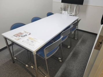 C会議室は最大6名収容可能！（会議室は7階になります） - シェア＆レンタルオフィスMICAN 貸会議室【会議室 C】｜シェア＆レンタルオフィス（大井町）の室内の写真