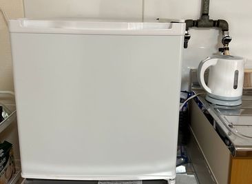 冷蔵庫と電気ケトル - レンタルスペース「E－ＺＯＮＥ」 個人や少人数で使えるワークスペース☆彡の室内の写真