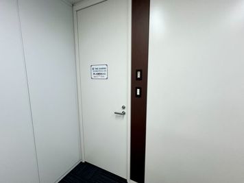 【スペース入口】 - TIME SHARING 仙台 駅前のぞみビル 5Bの入口の写真