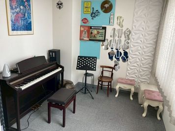 ROOM③ 個人練習・パーソナルレッスンに最適｜約10㎡の個室スタジオ - ミュージックサロンエスプリ