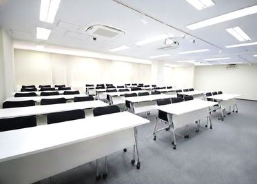 会議に★スクール型　45名（3名掛け） - 銀座ユニーク貸会議室5丁目店 G401 カンファレンスルームの室内の写真