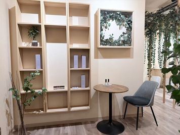 カウンセリングや待合にご利用いただけるスペースです。 - レンタルサロン　Liiro レンタルサロン　Liiro　元町駅前店　Room①の室内の写真