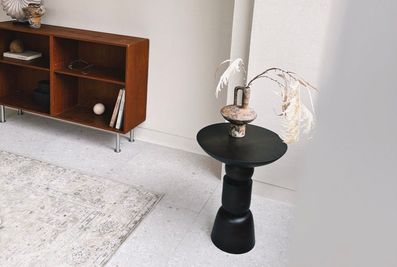 ウッドサイドテーブル - atelier JIÜ. studio NITTÖ.の設備の写真