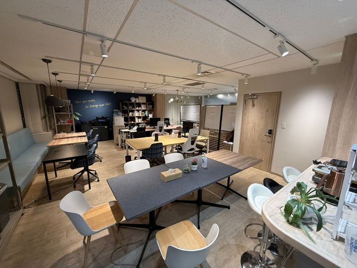 35名イベントスペース（バーカウンター/キッチン付き） - ミートアップカフェ西新宿