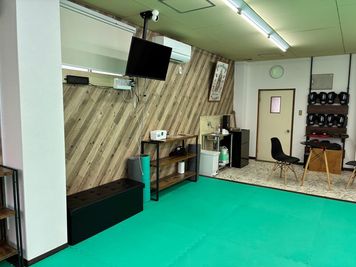 HAU フィットネス＆カルチャースペースの室内の写真