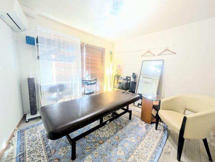 電動高さ調整ベット完備の　レンタルサロン浦和駅東口　東仲町店 - レンタルサロン浦和駅東口東仲町店