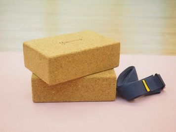 ヨガマット、ヨガベルト、ヨガブロック、ピラティスボール、ピラティスリング、ブランケット、ラバーバンド無料で利用可能 - Studio KULAの設備の写真