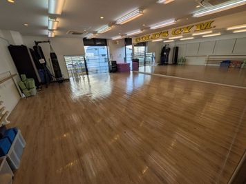 インスタベース限定!大手フィットネス会社が運営の本格的ダンススタジオ - ゴールドジム溝の口神奈川