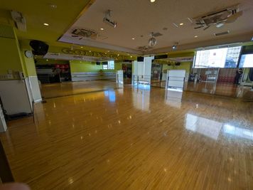 インスタベース限定!大手フィットネス会社が運営!最大25名利用可!本格的ダンススタジオ - ゴールドジム溝の口神奈川