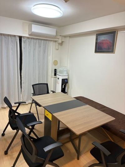 打ち合わせや食事会などにご利用できます。 - レンタルスペース『ブランド』 ブランドスペースの室内の写真