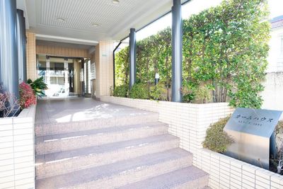 建物入口 - レンタルサロンtreat自由が丘店 完全個室プライベートサロンの入口の写真