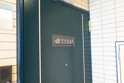 ドア - レンタルサロンtreat自由が丘店 完全個室プライベートサロンの入口の写真