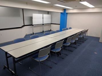 対面式のレイアウトです。 - アンビション貸会議室 アンビション貸会議室　Aタイプ🍀の室内の写真