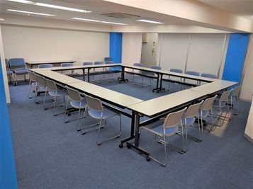 24名分の座席数まで設置することが出来ます。 - アンビション貸会議室 アンビション貸会議室　Aタイプ🍀の室内の写真