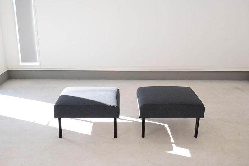 壁面展示の設備があるレンタルスペース - うしお美術研究所展示部屋