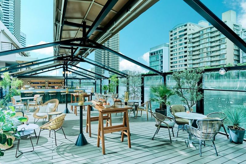 堂島川に浮かぶ水上のイベントスペース - UNWEDDING中之島