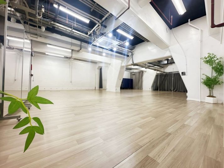 卓球練習・レッスン・イベントにおすすめ！マシーン付き卓球ルーム - 軍艦ビル-109室　新宿・歌舞伎町・駅近1分・職安通り