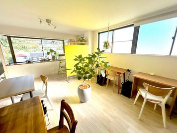 CONNECT HAYAMA ワーキングスペースの室内の写真