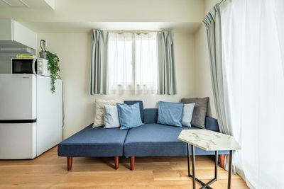 ゆったり4人で座れるソファー
 - レンタルスペースthepeaktengachaya605の室内の写真