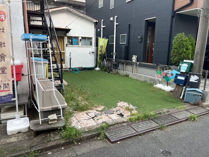 閑静な住宅街にある小屋型のワークスペース - コワーキングスペースリコード東村山本町店