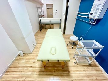 ＜さくらんぼスペース 札幌駅前＞ 札幌駅すぐのレンタルサロンの室内の写真