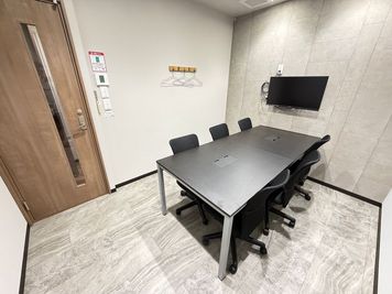 【浅草駅から徒歩1分】モニター・フリードリンク付き6名会議室（Room B） - いいオフィス浅草