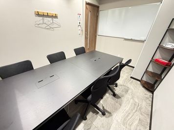 いいオフィス浅草 6名会議室（Room C）の室内の写真