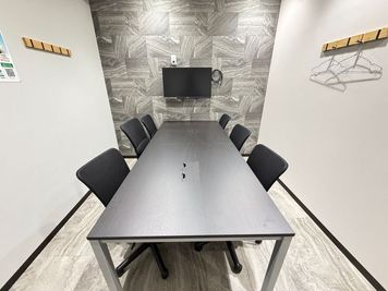 いいオフィス浅草 6名会議室（Room C）の室内の写真