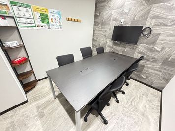 【浅草駅から徒歩1分】モニター・フリードリンク付き6名会議室（Room C） - いいオフィス浅草