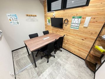 いいオフィス浅草 4名会議室（Room D）の室内の写真