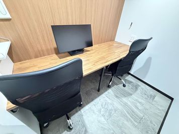 【浅草駅から徒歩1分】モニター・フリードリンク付き2名個室（ブース17） - いいオフィス浅草