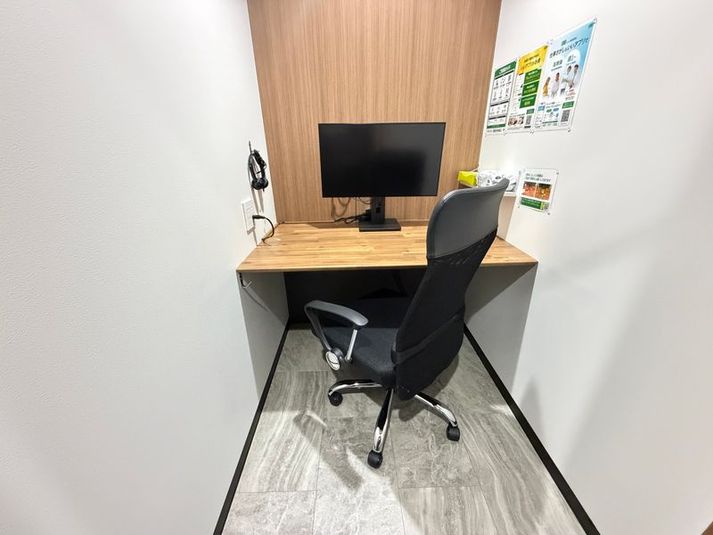 いいオフィス浅草 1名個室（ブース4）の室内の写真