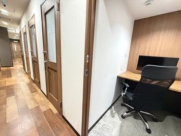 いいオフィス浅草 1名個室（ブース8）の室内の写真